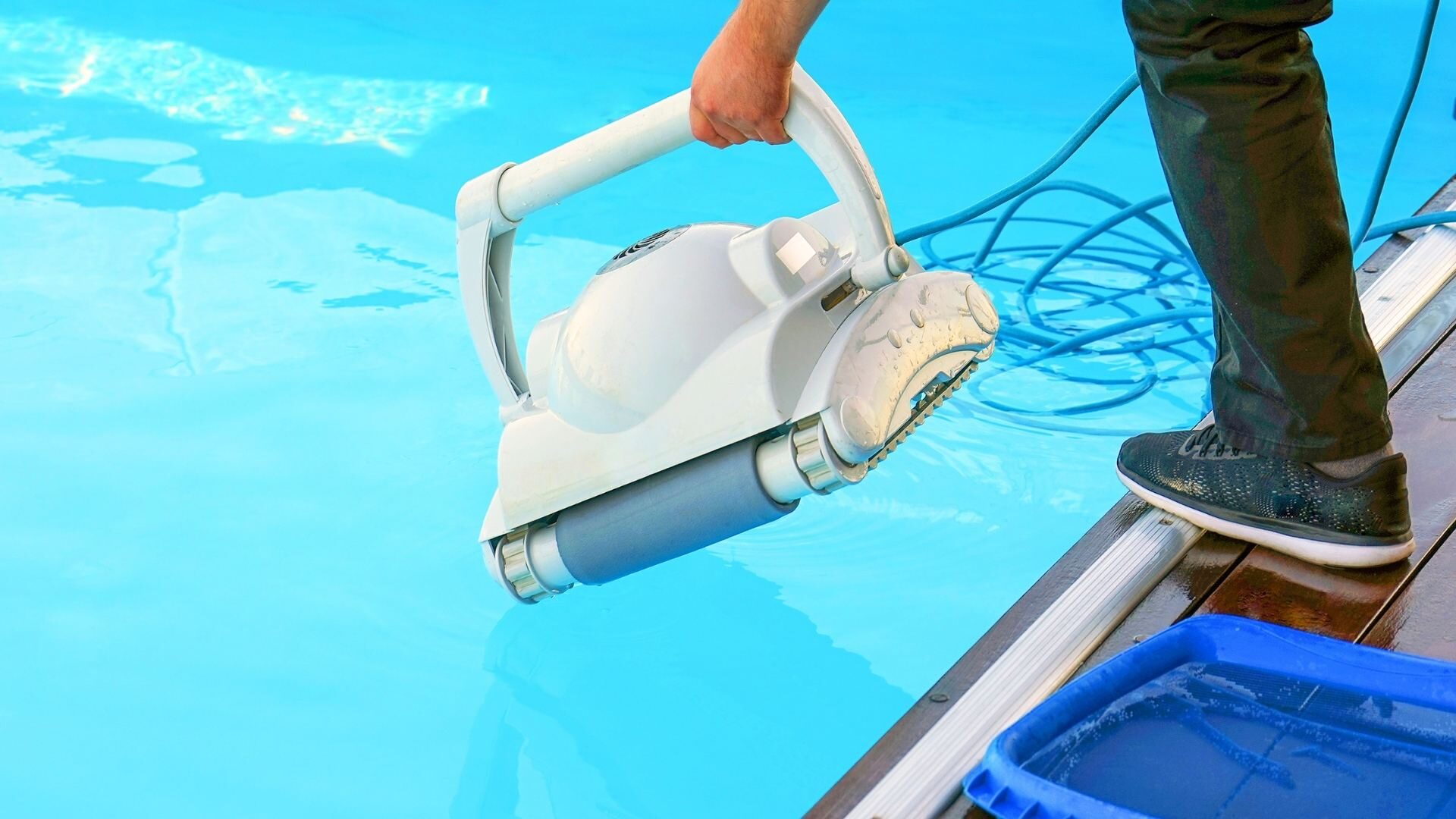 Immersione del robot da piscina