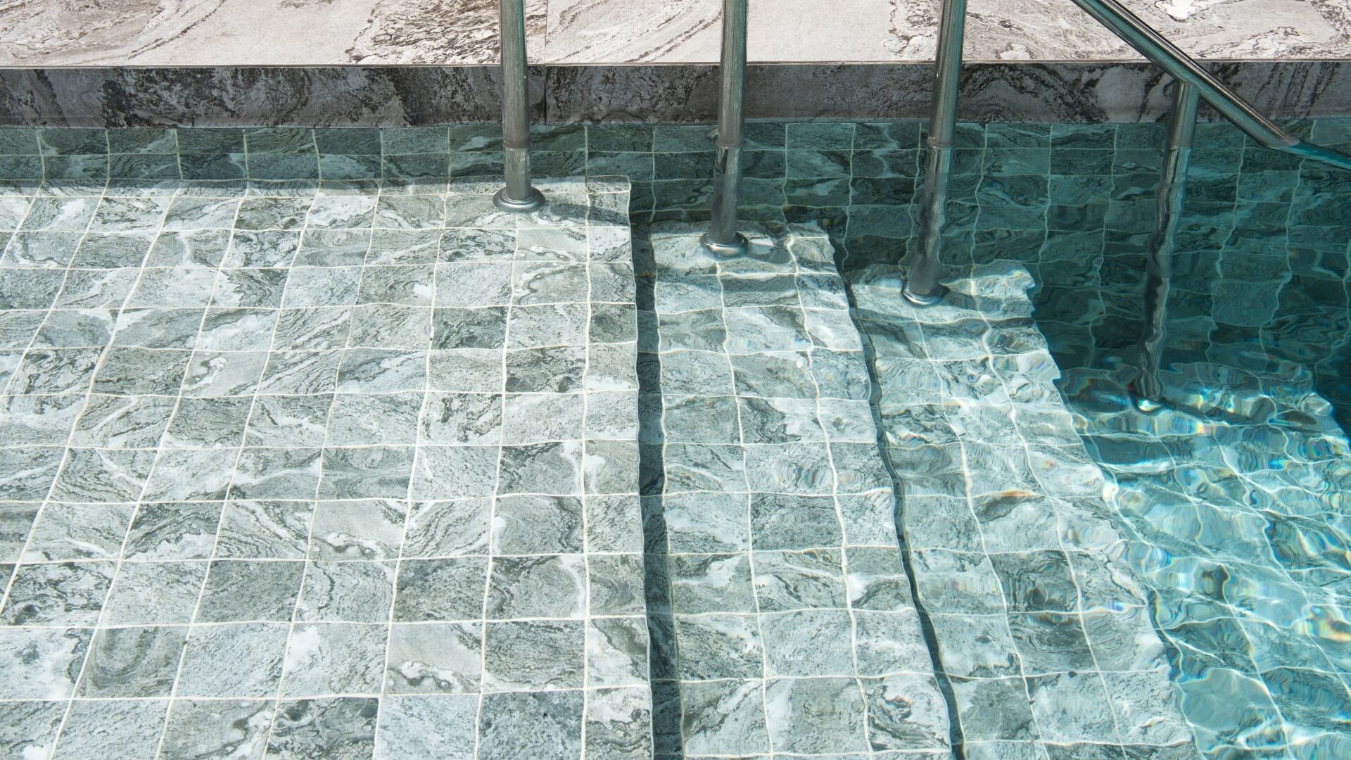 Rivestimento per piscine interrate con pietra naturale