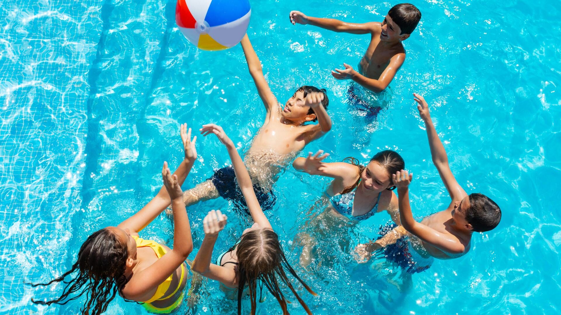 Bambini che giocano: l'assicurazione piscina è ancora più importante